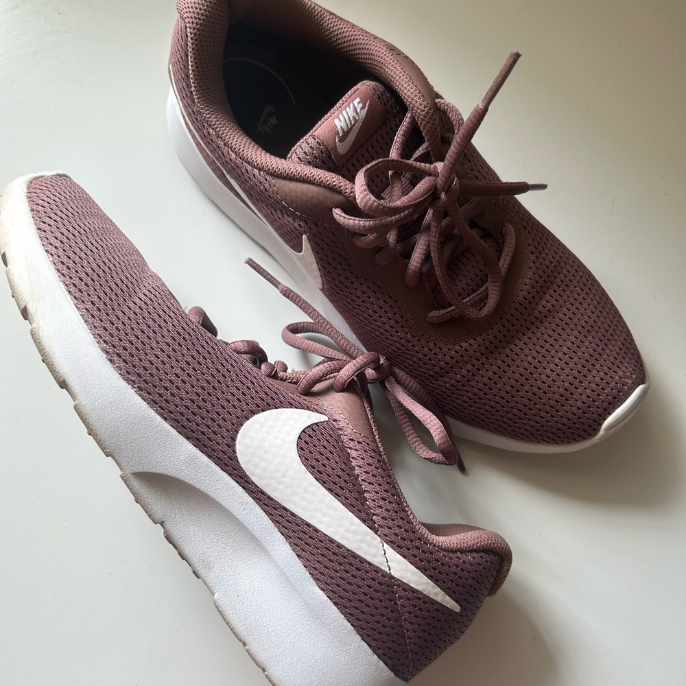 Nike Women's Athletic Shoes in Mauve and White